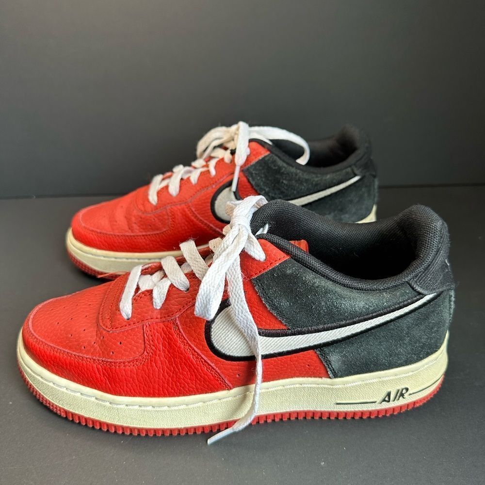 Nike Air Black And Red Youth Sneakers Size 7 Fading On Suede